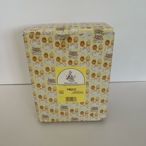 Precious Moments Walking By Faith #E3117 Original In Box